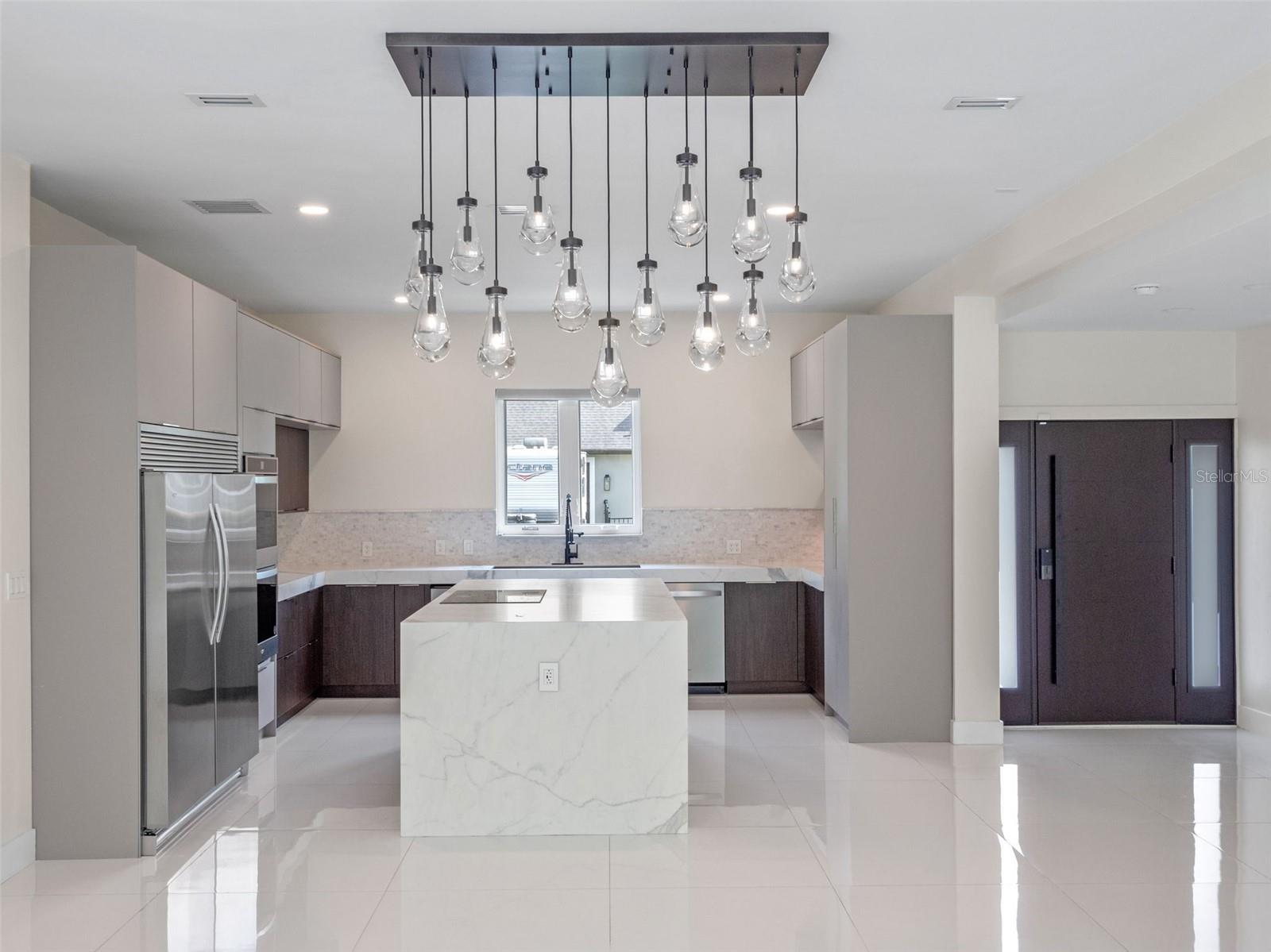 Image 12 of 50 For 1371 Lyndale Boulevard