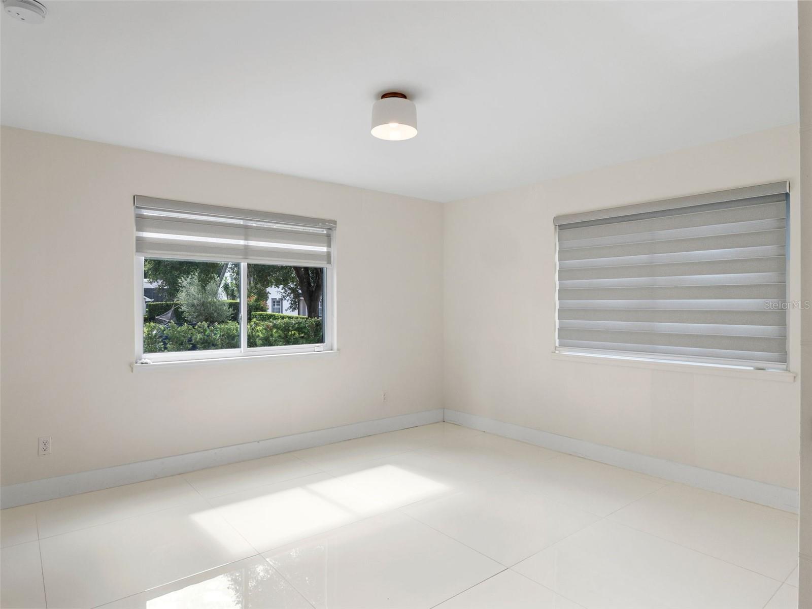 Image 31 of 50 For 1371 Lyndale Boulevard