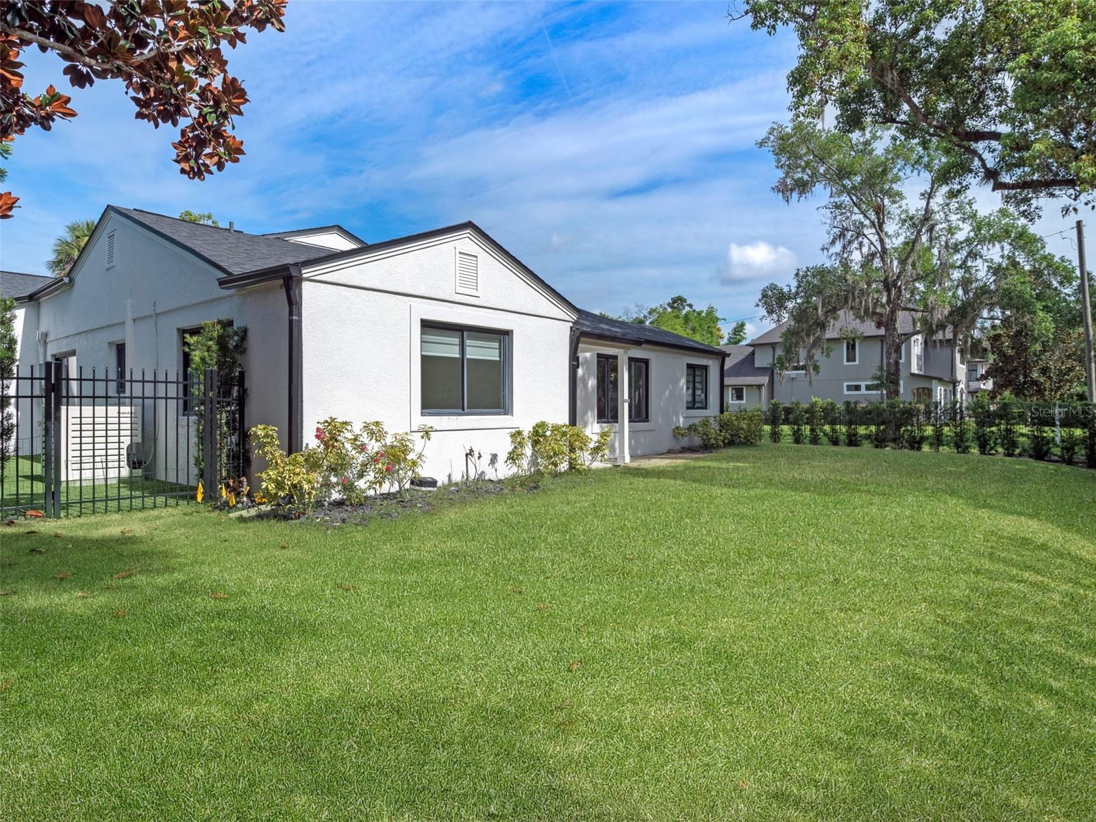 Image 42 of 50 For 1371 Lyndale Boulevard
