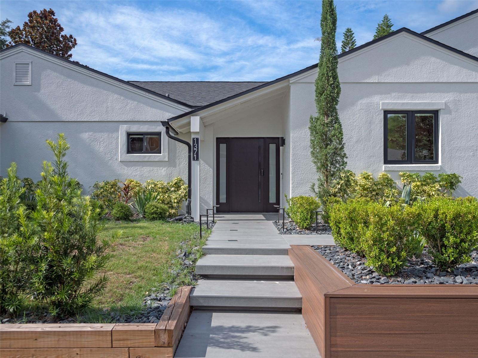 Image 9 of 50 For 1371 Lyndale Boulevard