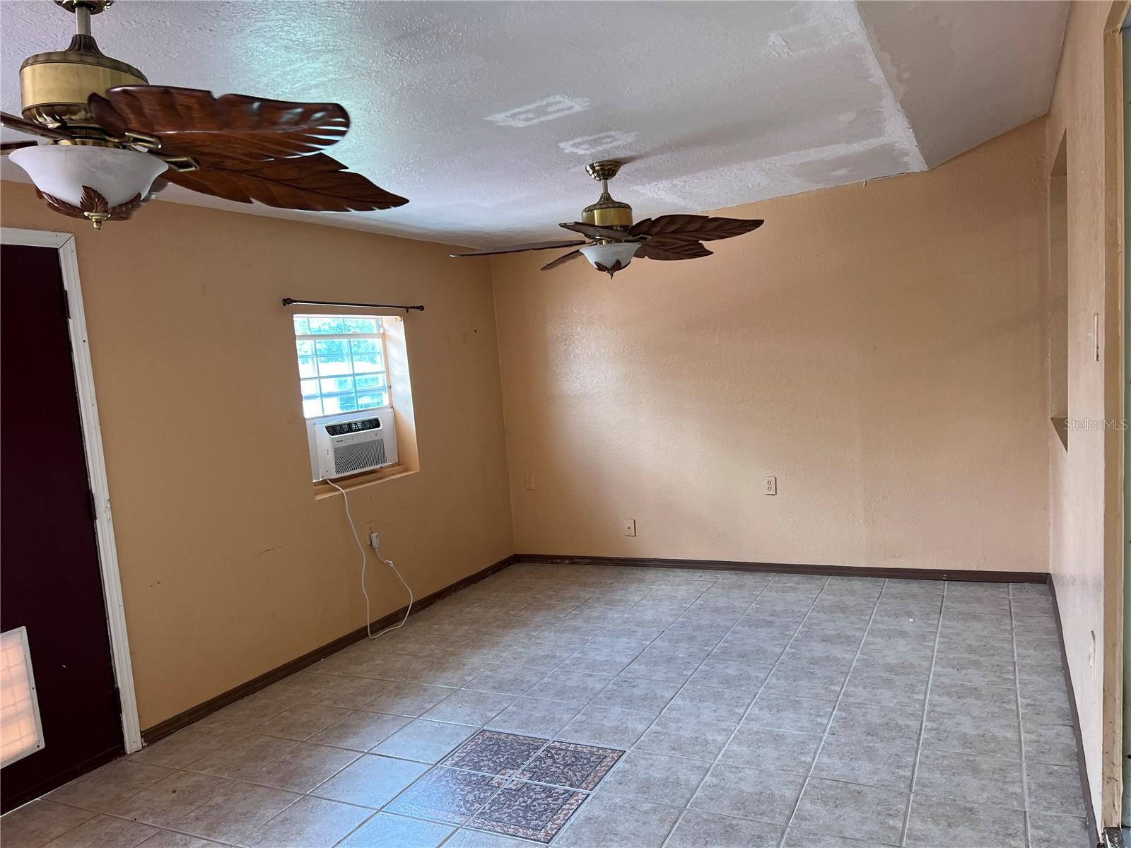 Image 6 of 14 For 518 Jupiter Way