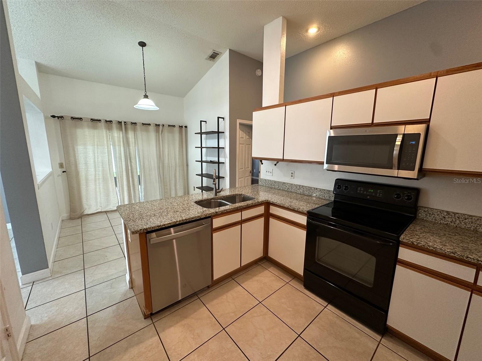 Image 2 of 19 For 3976 Waterview Loop