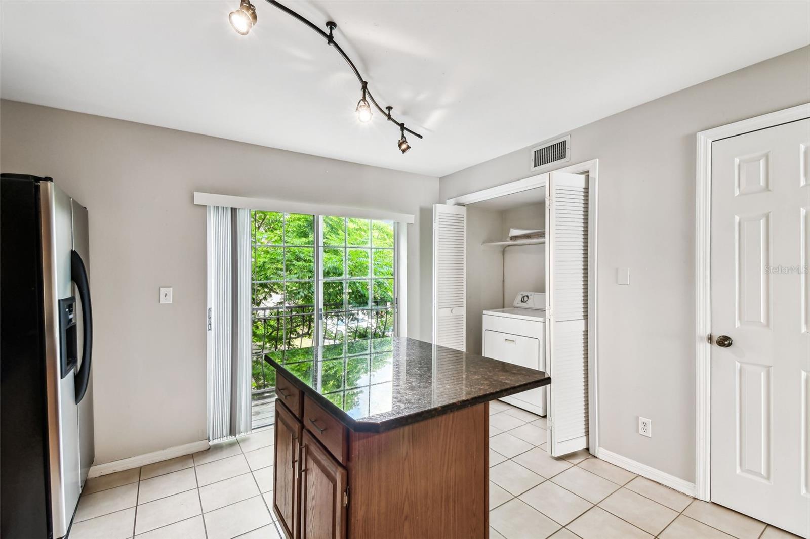 Image 12 of 24 For 609 Glen Avenue E