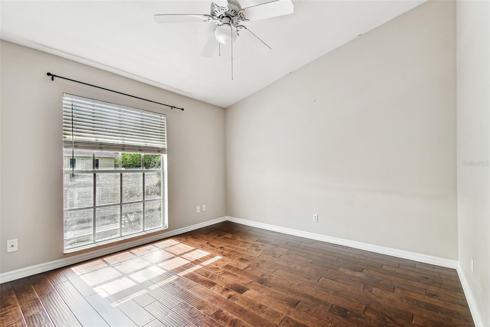 Image 18 of 24 For 609 Glen Avenue E