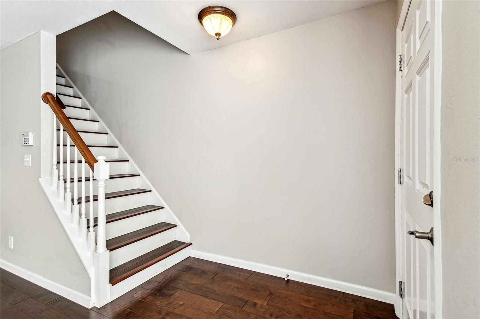 Image 3 of 24 For 609 Glen Avenue E