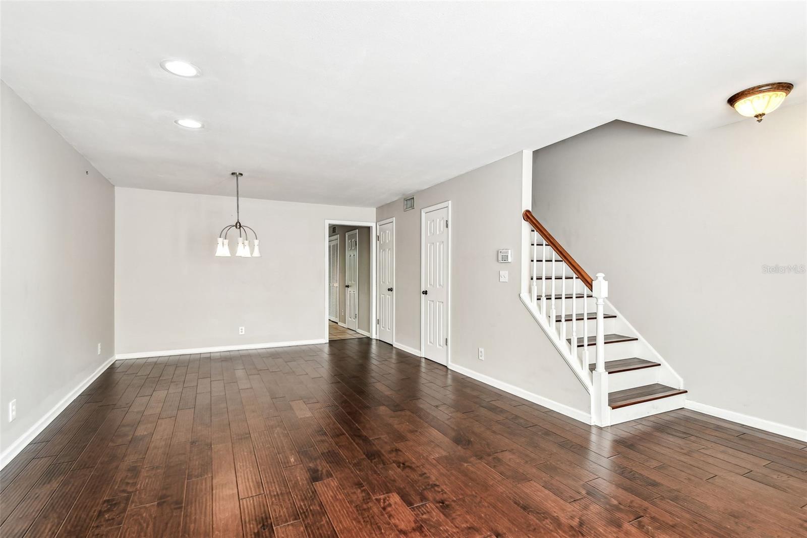 Image 4 of 24 For 609 Glen Avenue E