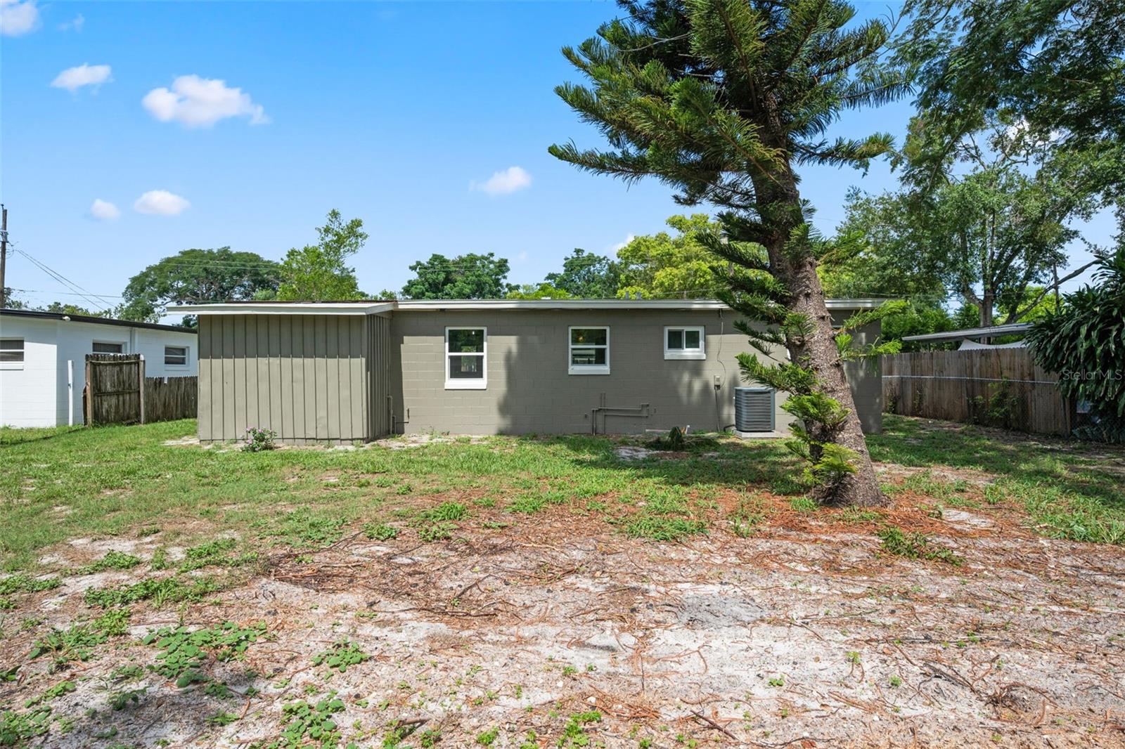 Image 15 of 18 For 709 Suzette Drive