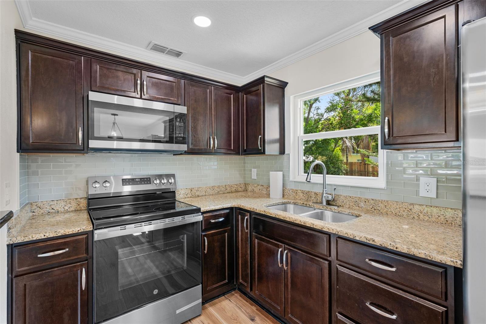 Image 7 of 18 For 709 Suzette Drive