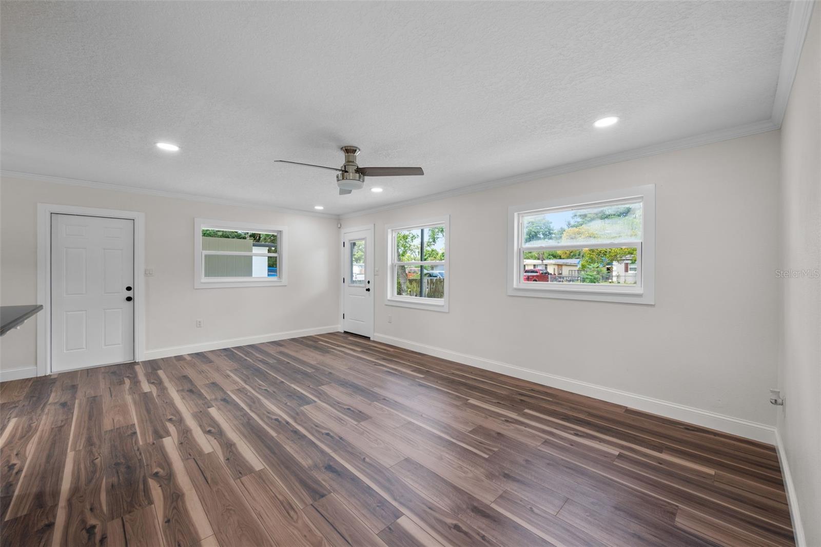 Image 8 of 18 For 709 Suzette Drive