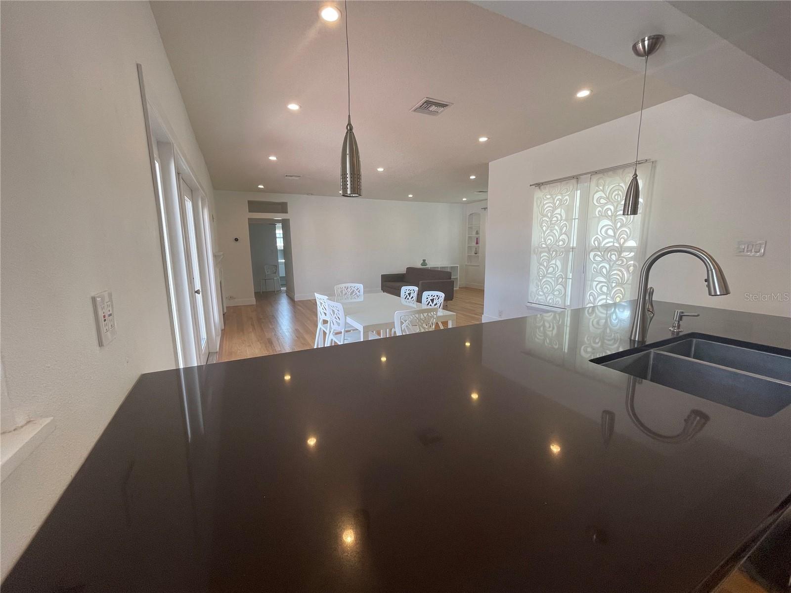 Image 7 of 30 For 3411 De Bazan Avenue