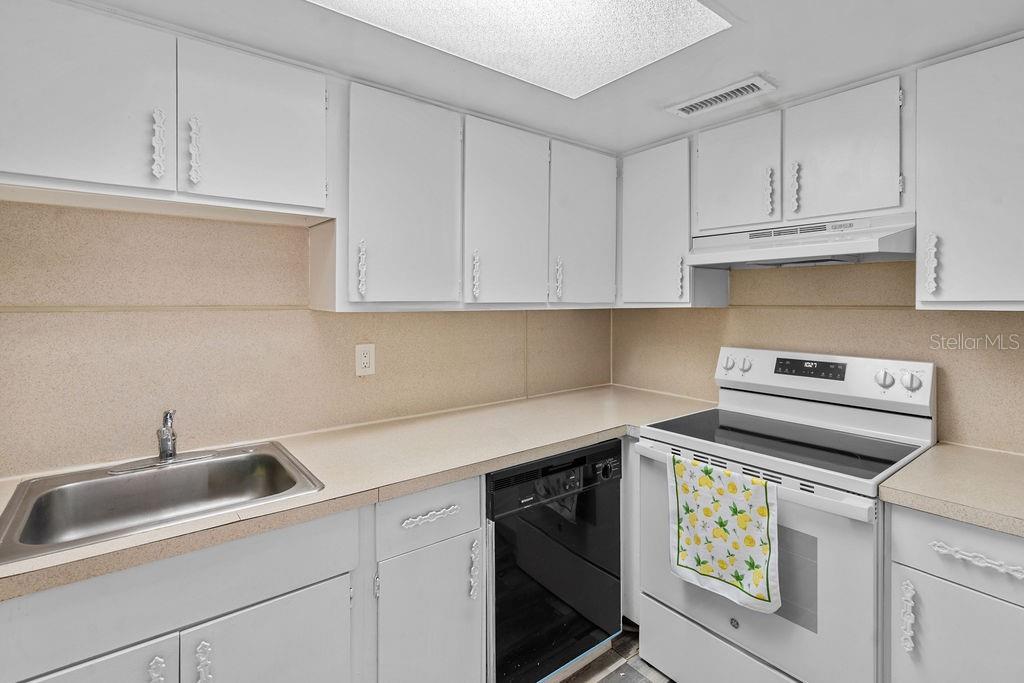 Image 7 of 17 For 2517 Caper Lane 207