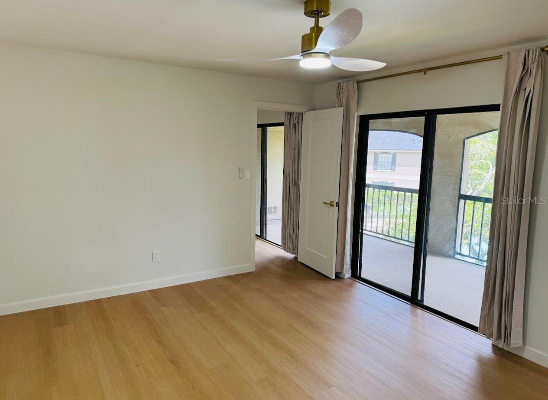 Image 11 of 35 For 1055 Kensington Park Drive 205