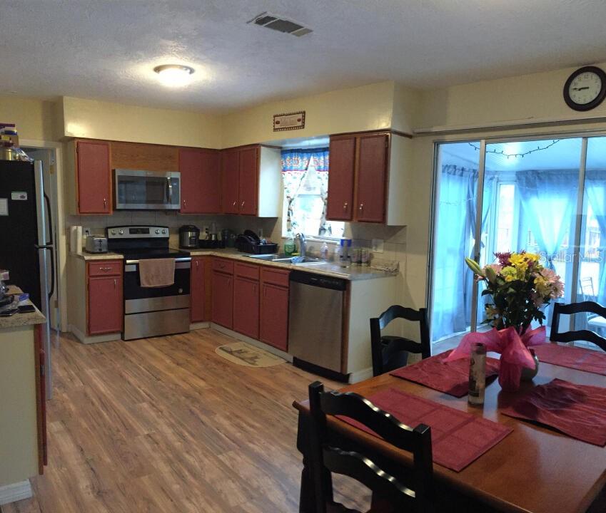 Image 5 of 27 For 3680 Whiting Drive Se