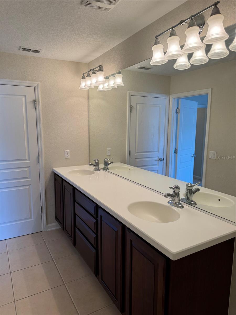 Image 17 of 21 For 12982 Vennetta Way