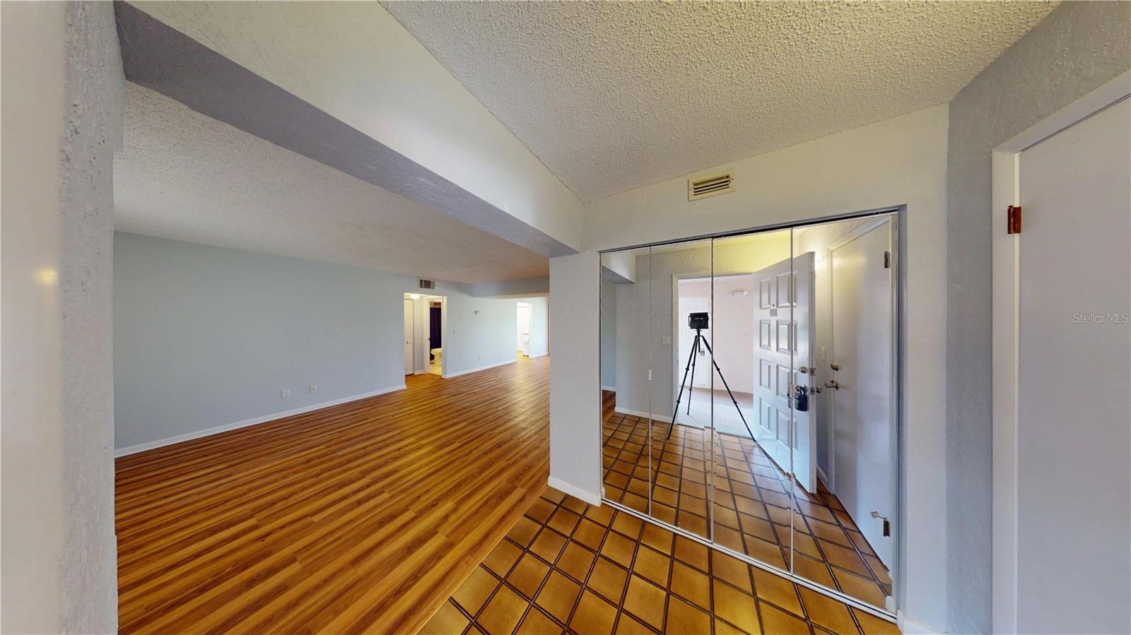 Image 4 of 22 For 275 Indigo Drive 105