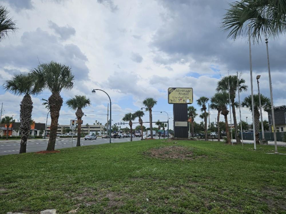 Image 4 of 8 For 7900 Orange Blossom Trail