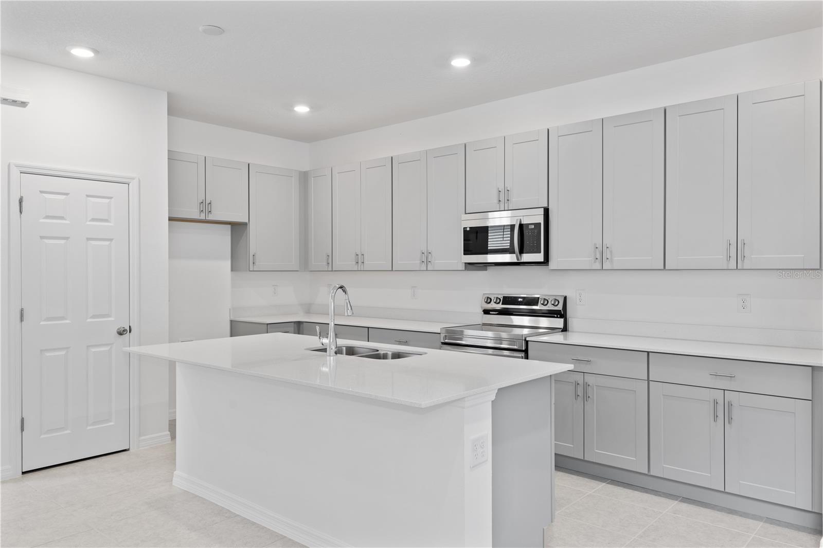 Image 2 of 8 For 754 Lemon Avenue