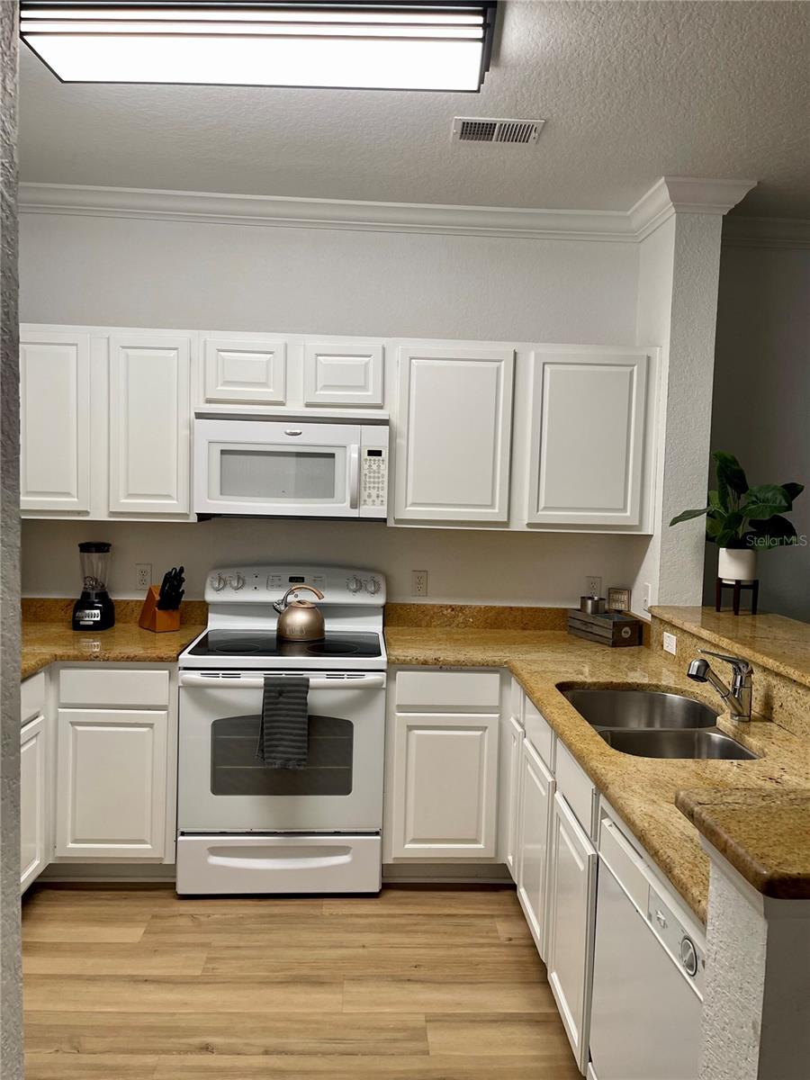 Image 6 of 33 For 8010 Tuscany Way 3102