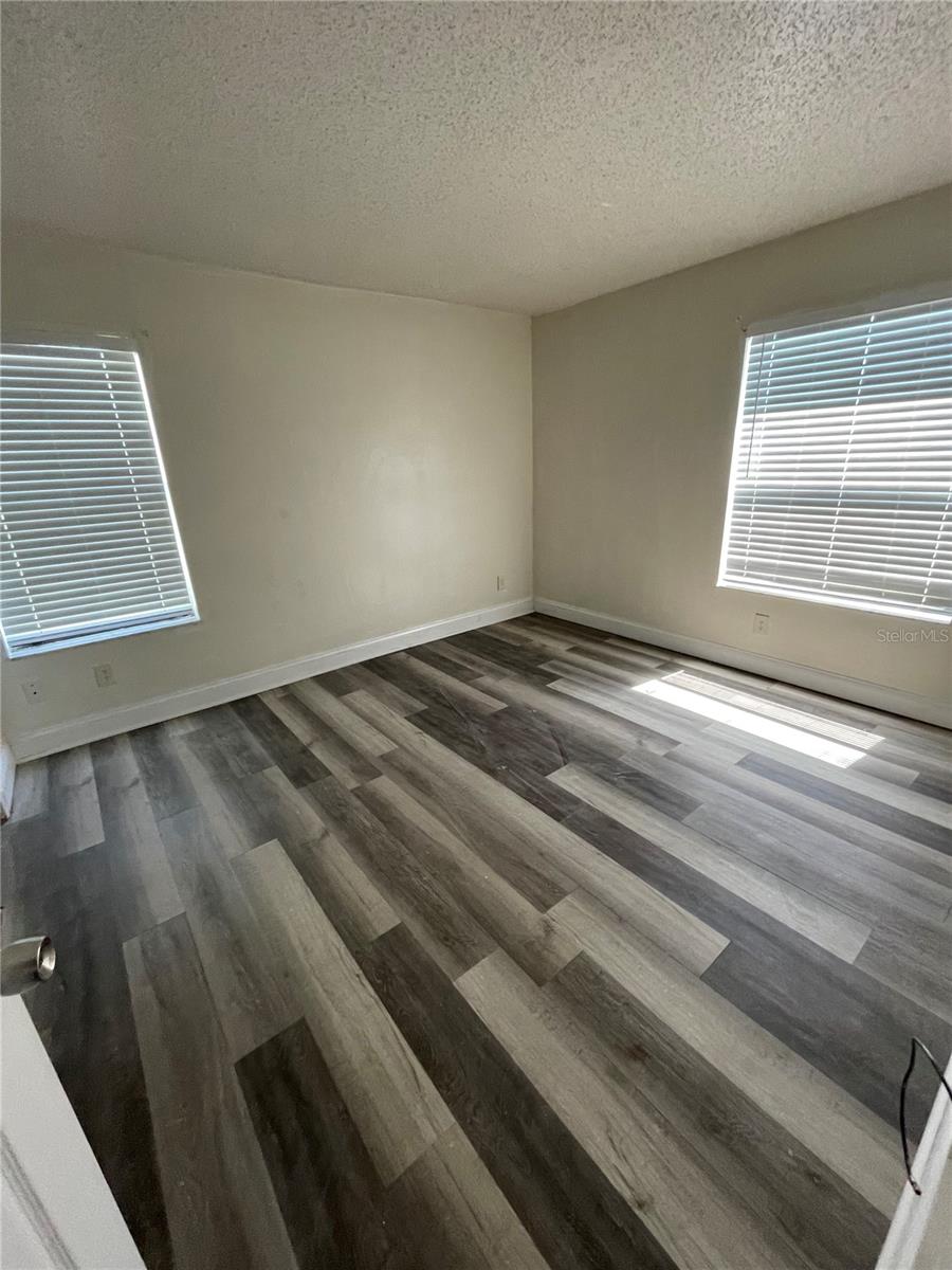 Image 4 of 13 For 2201 Cascades Boulevard 302