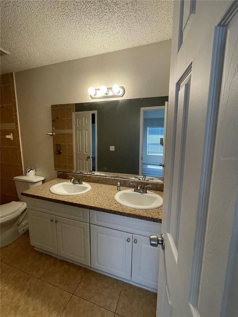 Image 5 of 13 For 2201 Cascades Boulevard 302