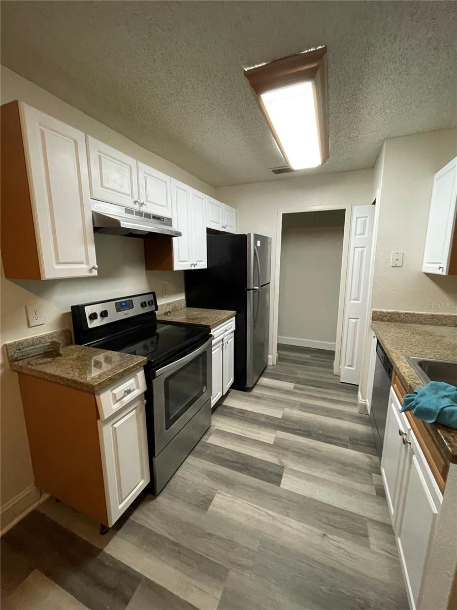 Image 9 of 13 For 2201 Cascades Boulevard 302