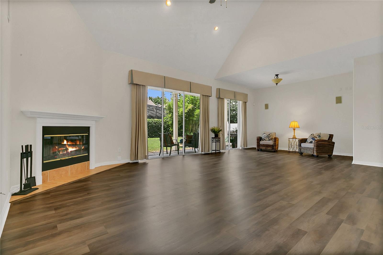 Image 13 of 47 For 19554 Spring Oak Drive