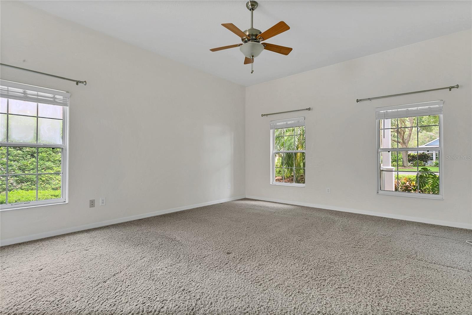 Image 16 of 47 For 19554 Spring Oak Drive