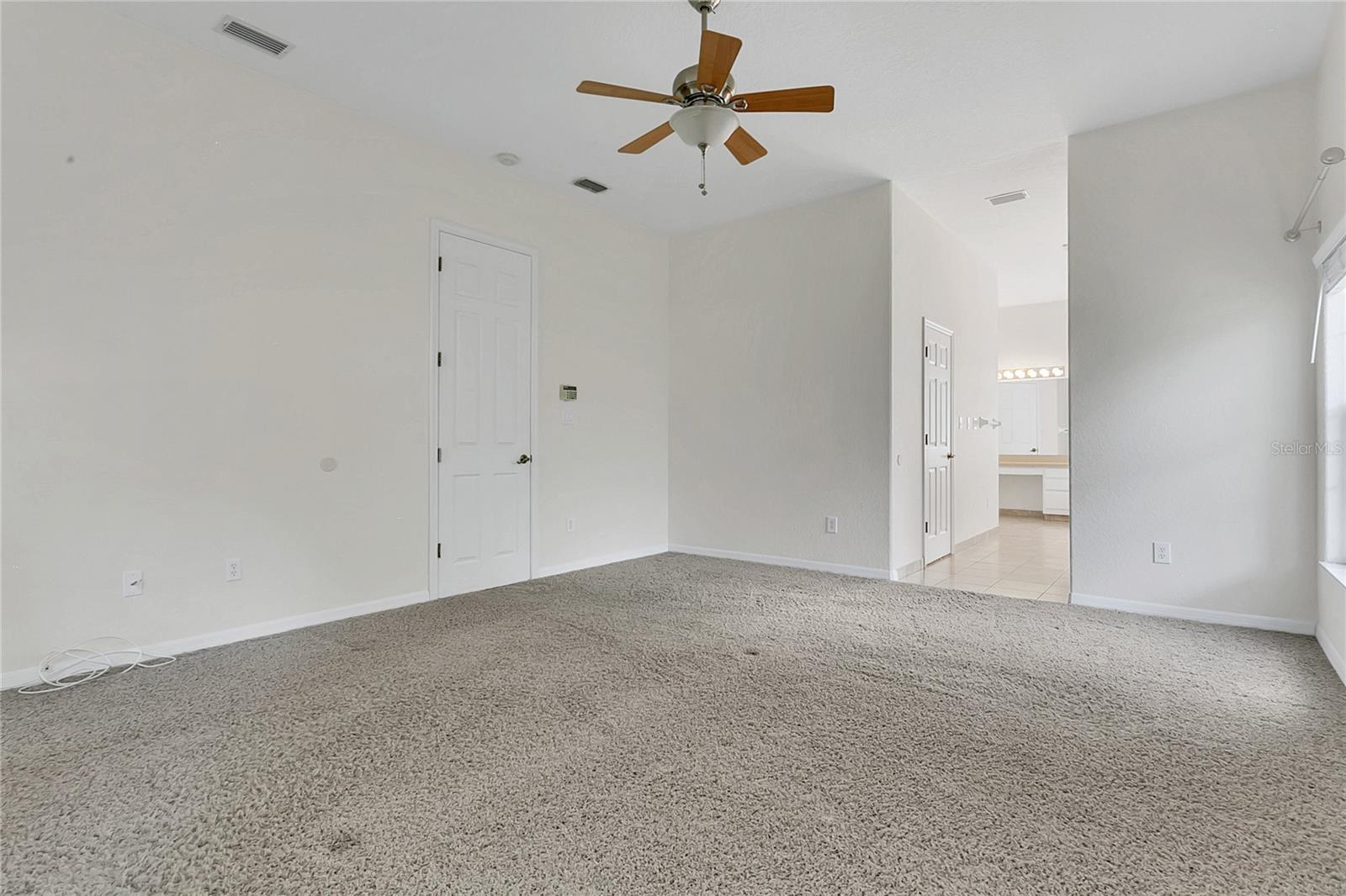 Image 17 of 47 For 19554 Spring Oak Drive
