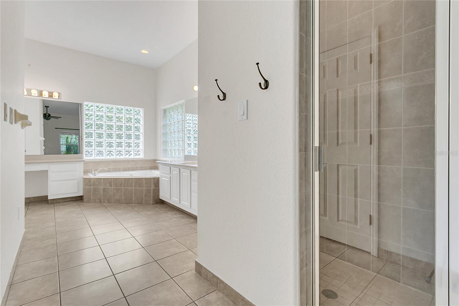 Image 19 of 47 For 19554 Spring Oak Drive