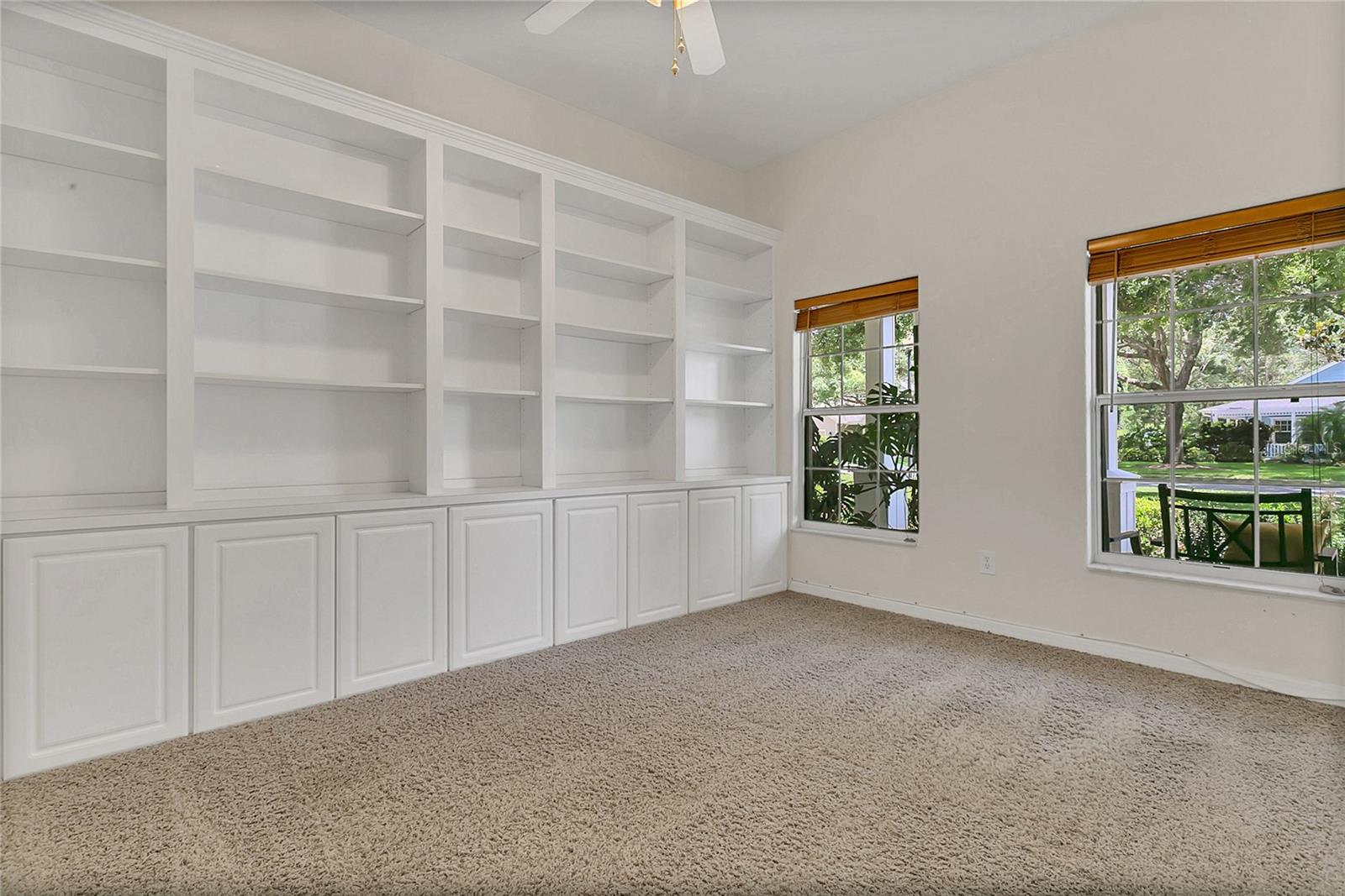 Image 26 of 47 For 19554 Spring Oak Drive