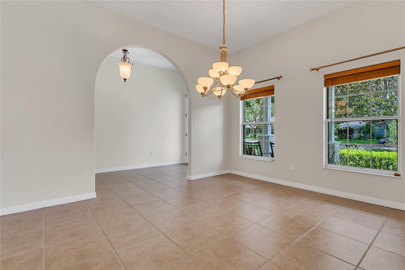 Image 5 of 47 For 19554 Spring Oak Drive