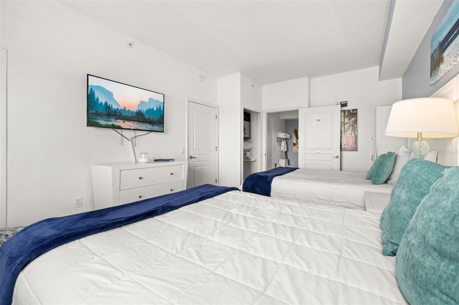Image 18 of 56 For 8303 Palm Parkway 402