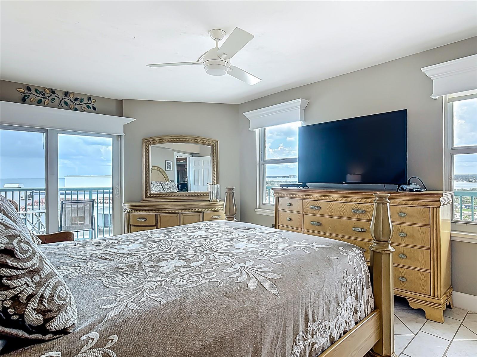 Image 27 of 47 For 2055 Atlantic Avenue 1410