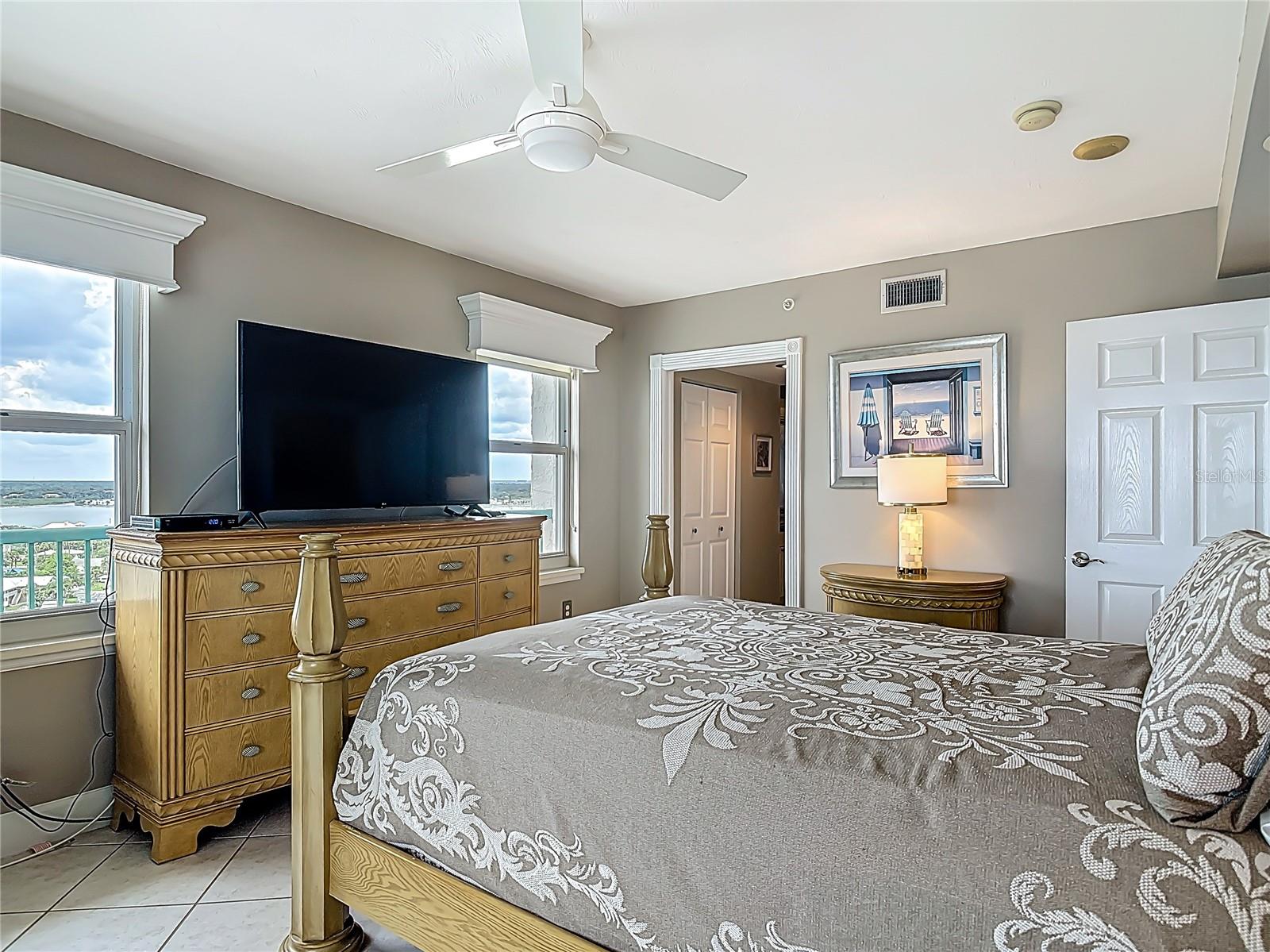 Image 29 of 47 For 2055 Atlantic Avenue 1410