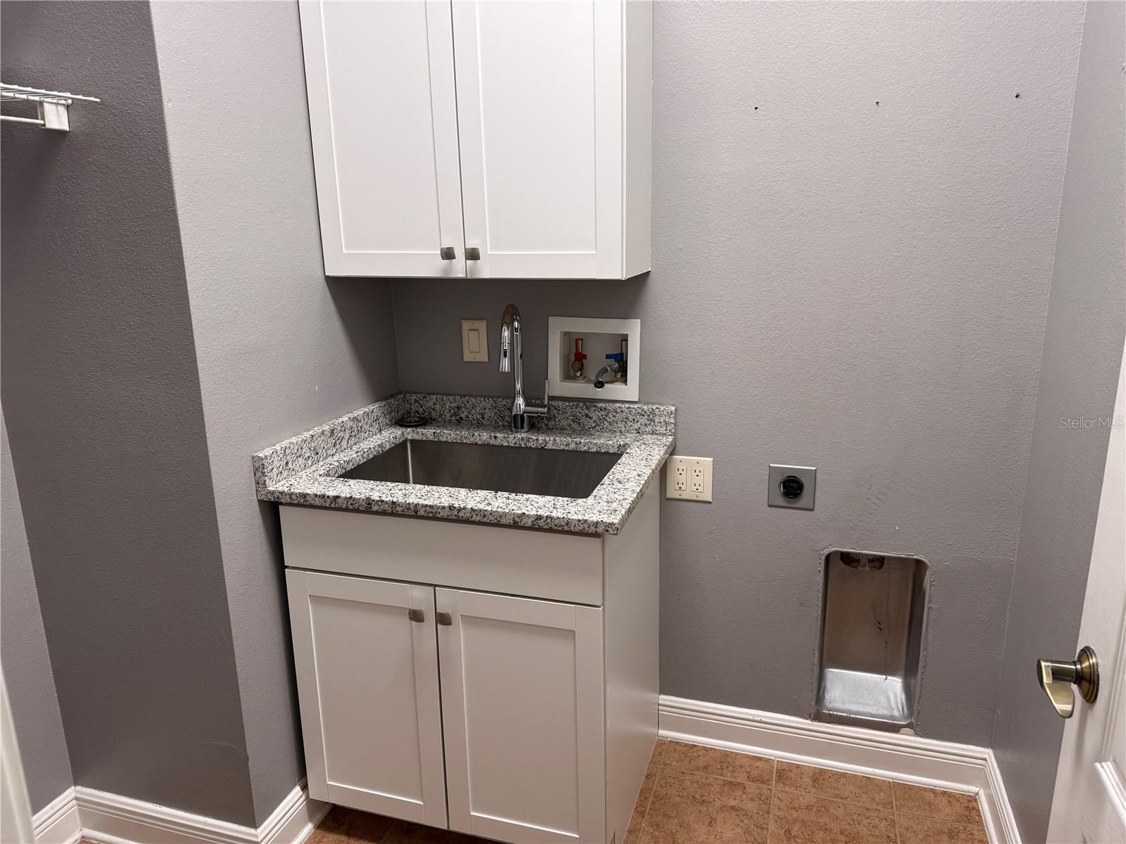Image 10 of 14 For 7530 Colbury Avenue