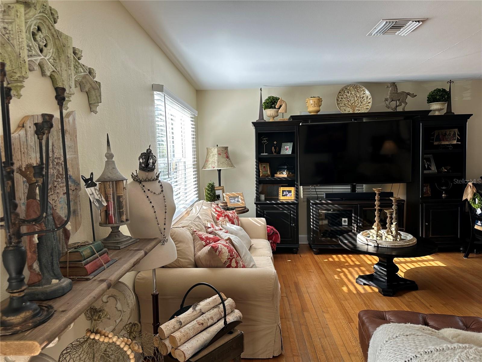 Image 7 of 21 For 2314 Depauw Avenue