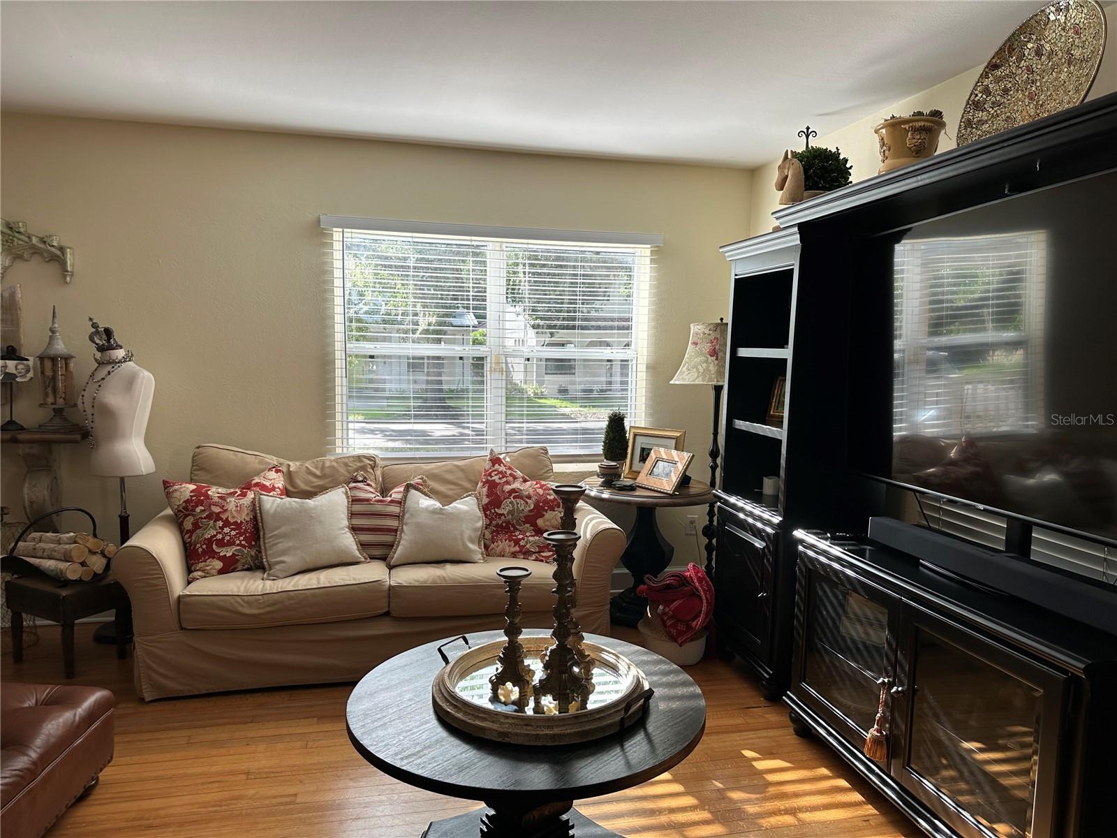 Image 8 of 21 For 2314 Depauw Avenue