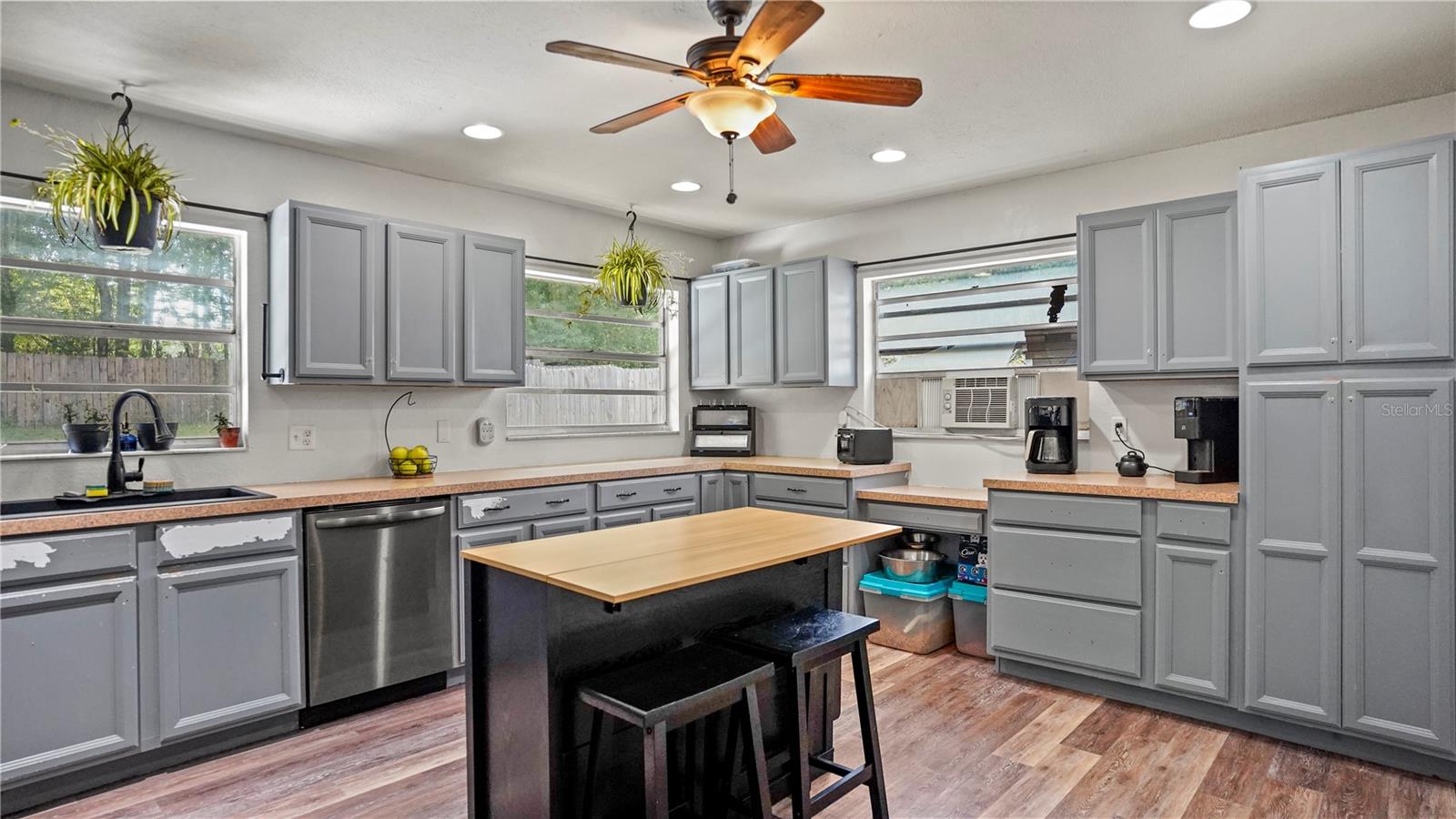 Image 9 of 26 For 3565 Idlewild Street