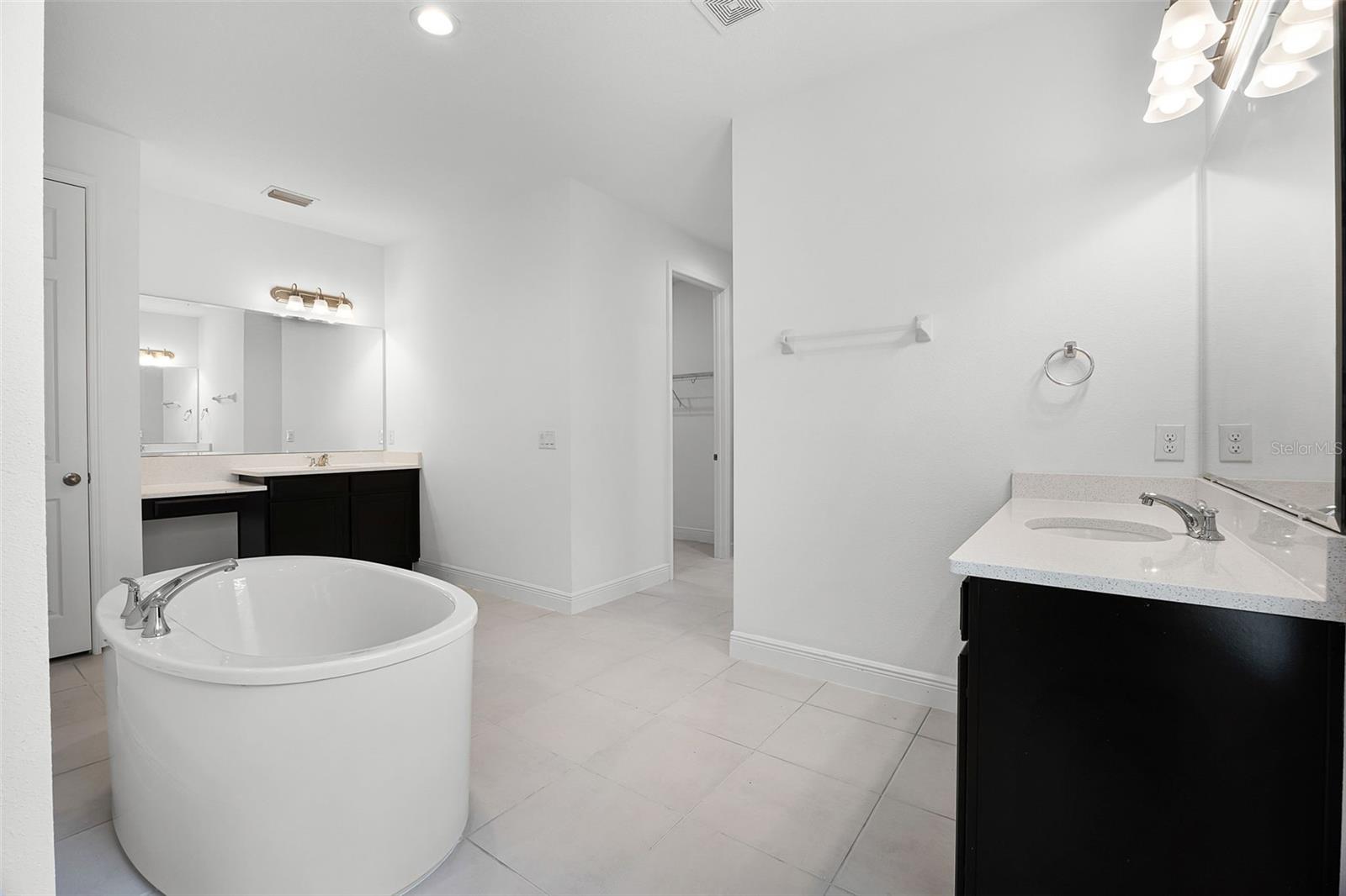 Image 30 of 56 For 4952 Olivia Court