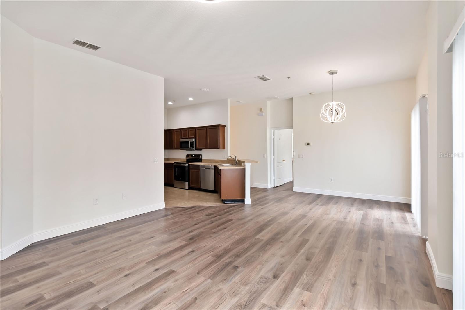 Image 11 of 31 For 6484 Goldenrod Road 41a