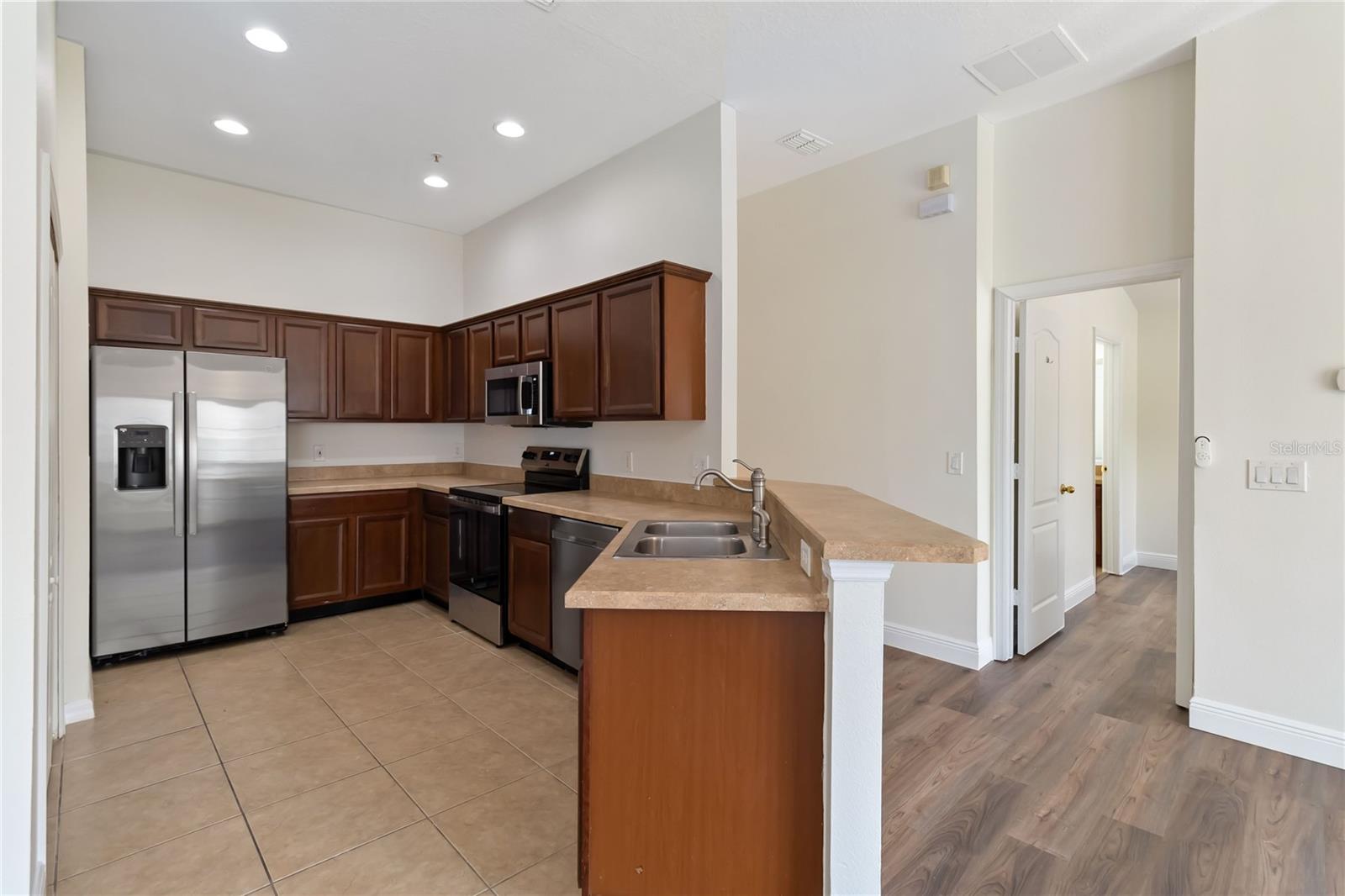 Image 13 of 31 For 6484 Goldenrod Road 41a