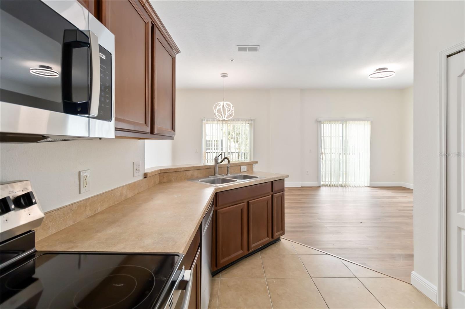 Image 16 of 31 For 6484 Goldenrod Road 41a