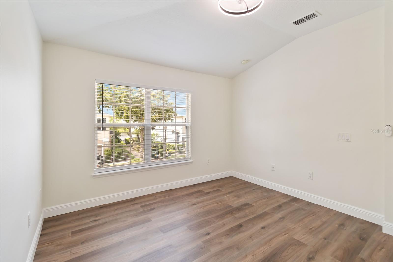 Image 18 of 31 For 6484 Goldenrod Road 41a