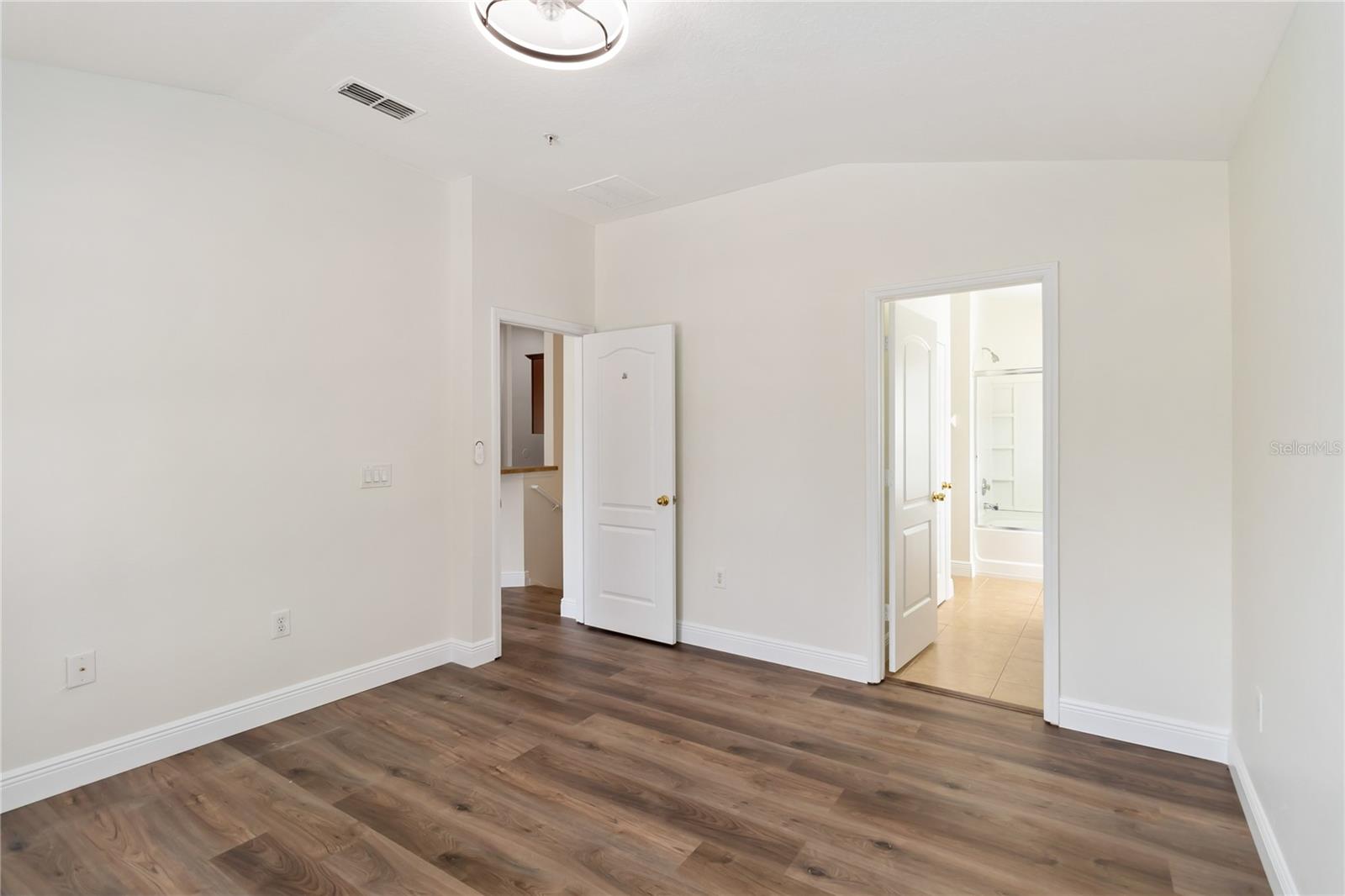 Image 19 of 31 For 6484 Goldenrod Road 41a