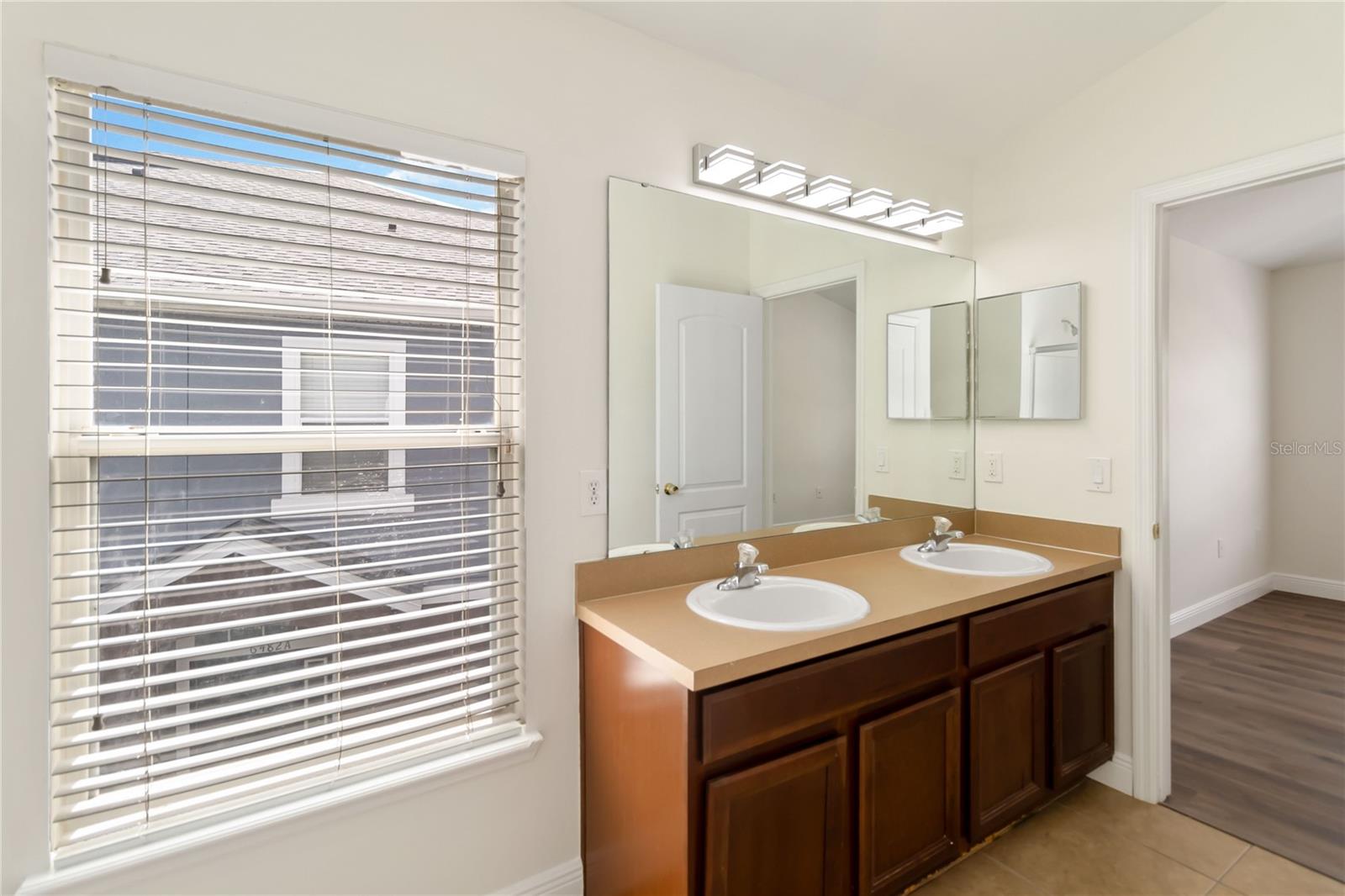 Image 21 of 31 For 6484 Goldenrod Road 41a