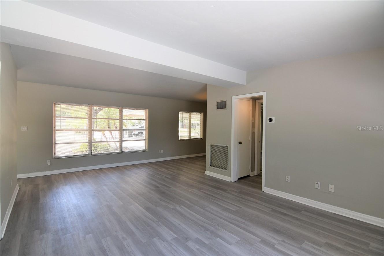 Image 5 of 24 For 1501 Vantage Drive