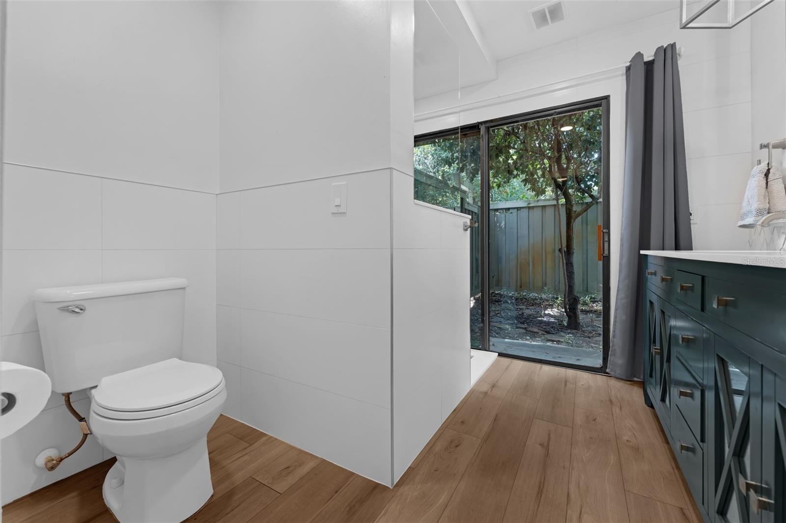 Image 19 of 50 For 4702 Shorecrest Drive