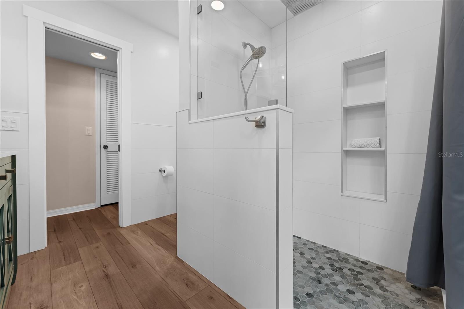 Image 20 of 50 For 4702 Shorecrest Drive