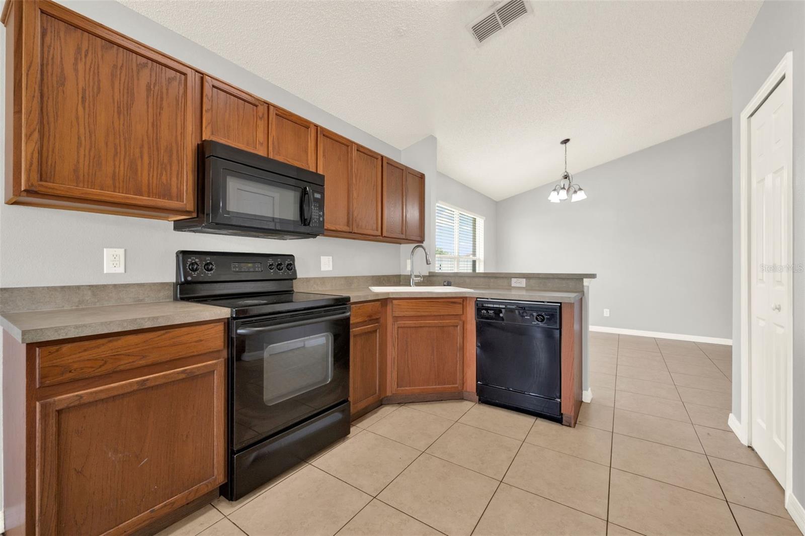 Image 13 of 28 For 2713 Eagle Glen Circle