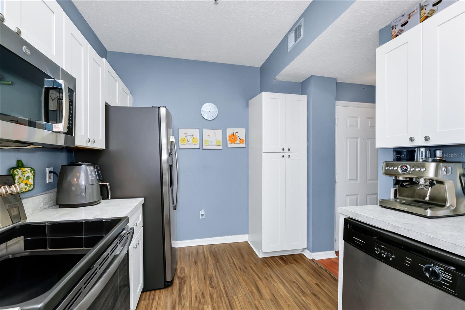 Image 12 of 33 For 5566 Metrowest Boulevard 10